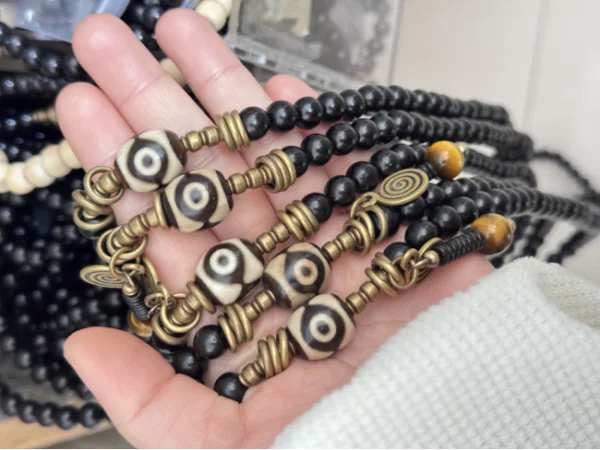 企业微信截图_17447710839112 Tibetan-Inspired Dzi & Ebony Mala Bracelet | Ancient Energy, Modern Resilience